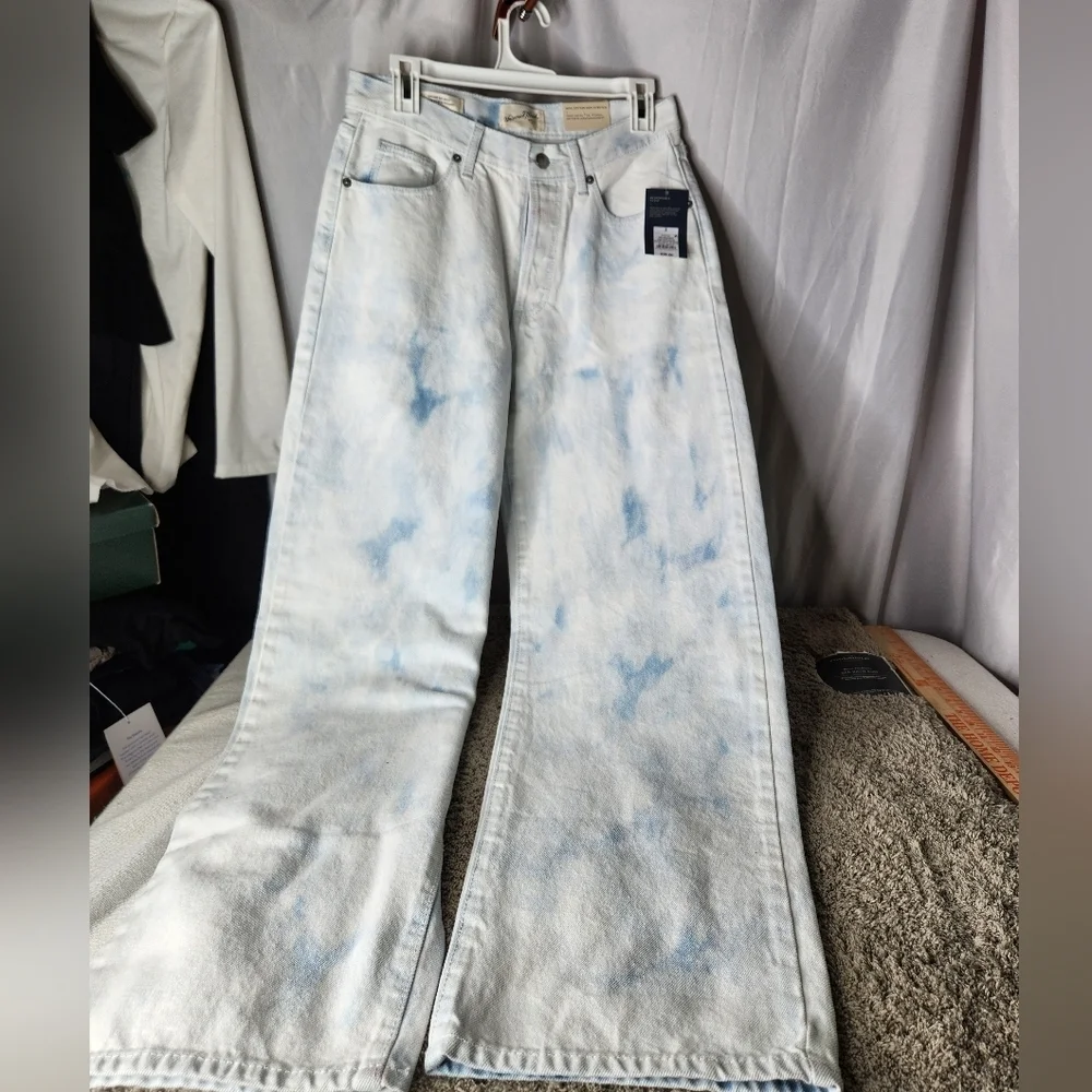 Women's Baggy Cloud Mid-Rise  90s Baggy Jeans - Universal Thread - Size 2